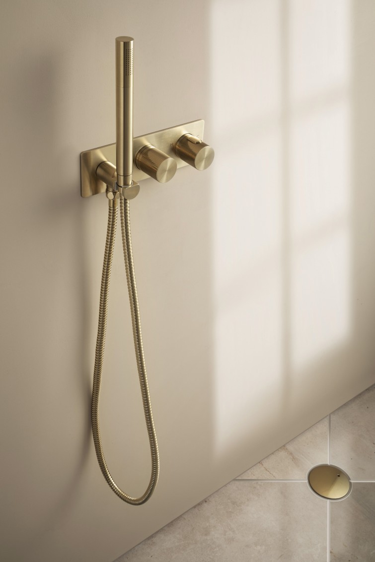 Thermostatic concealed 2 outlet shower valve with attached handset